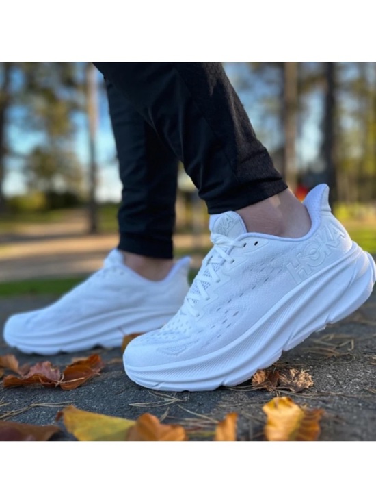 Hoka Shoes - HOKA Clifton 9 EVERYDAY RUNNING women Shoes
size 7.5 White / White gently used